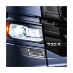 Farol de camião com emblema 730 S.