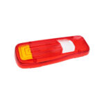 Luz traseira de carro, lente vermelho e laranja.